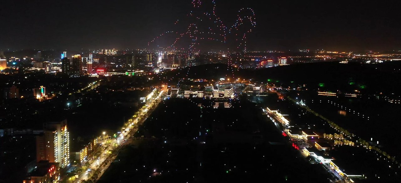 城市夜空无人机灯光秀